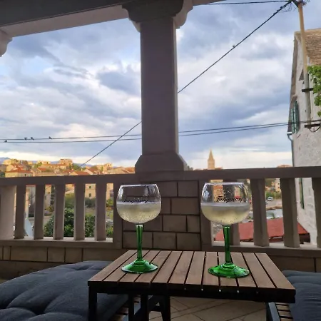 Porat Apartment *